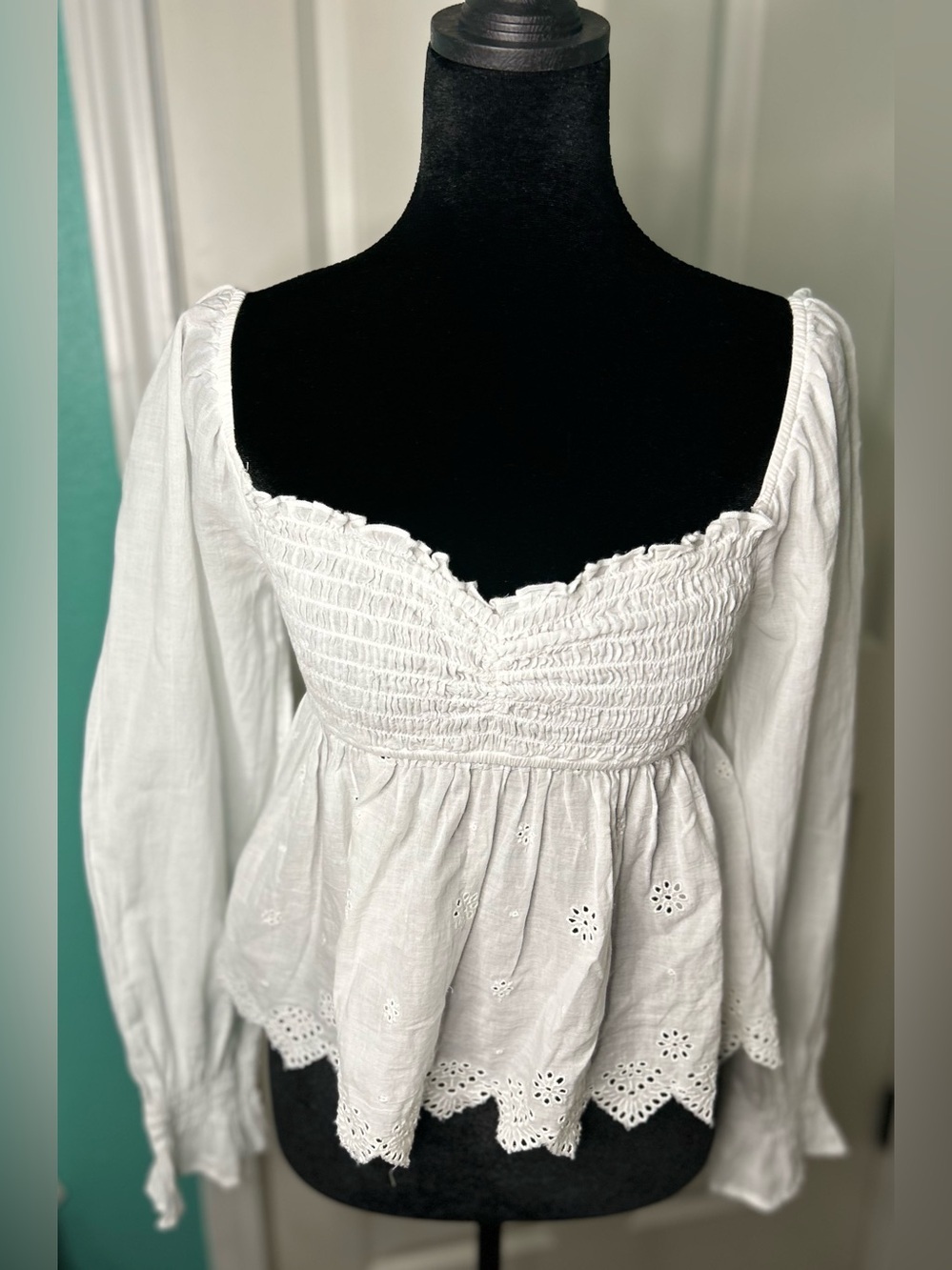 American Eagle White Smocked Eyelet Babydoll Peasant Blouse Top XS/TP